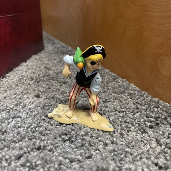 PIRATE boy w Parrot PVC Figure no shovel 2.75" Birthday Express 2000 - Picture 1 of 2